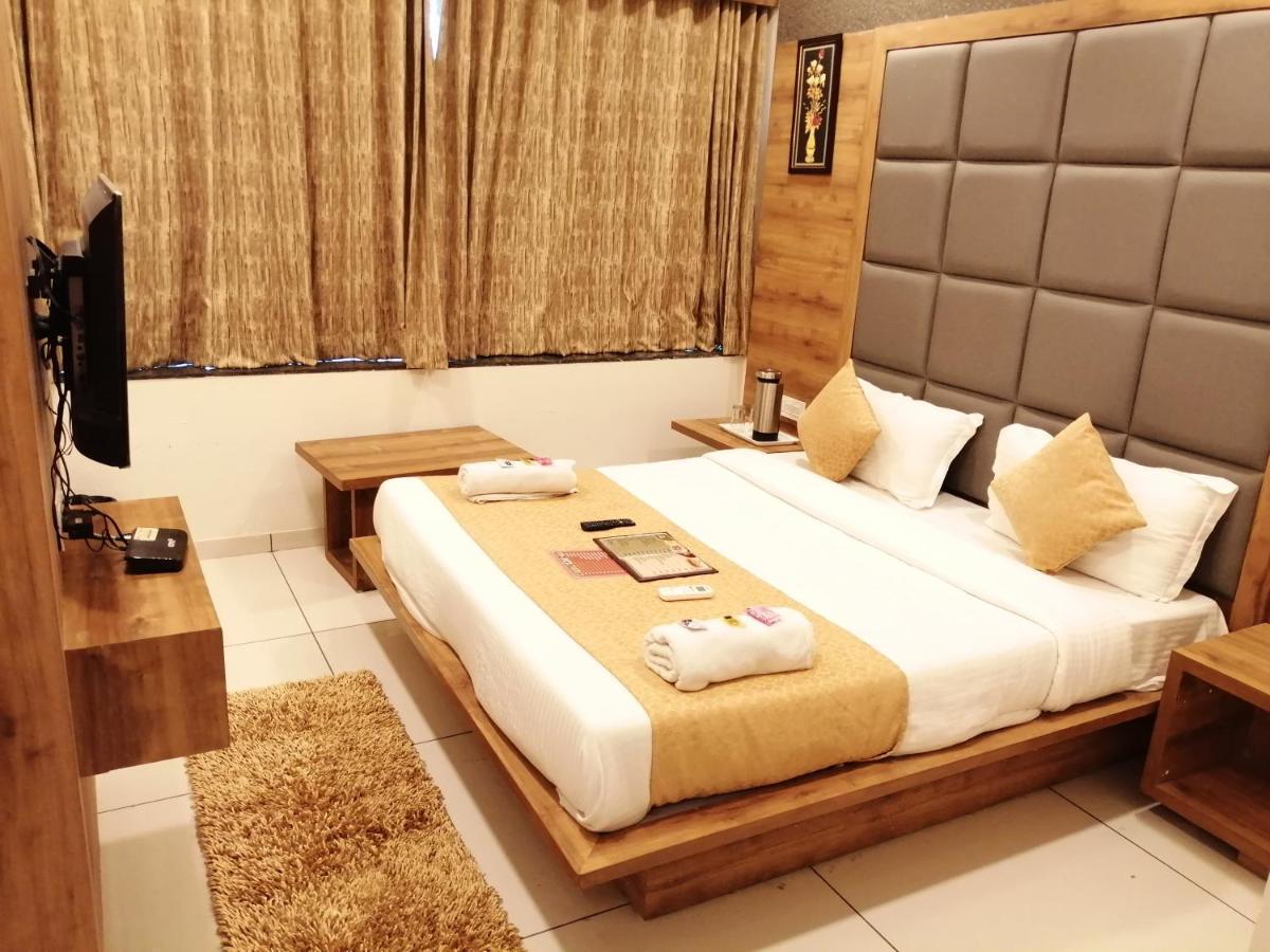 Hotel Golden City Vadodara Exterior photo