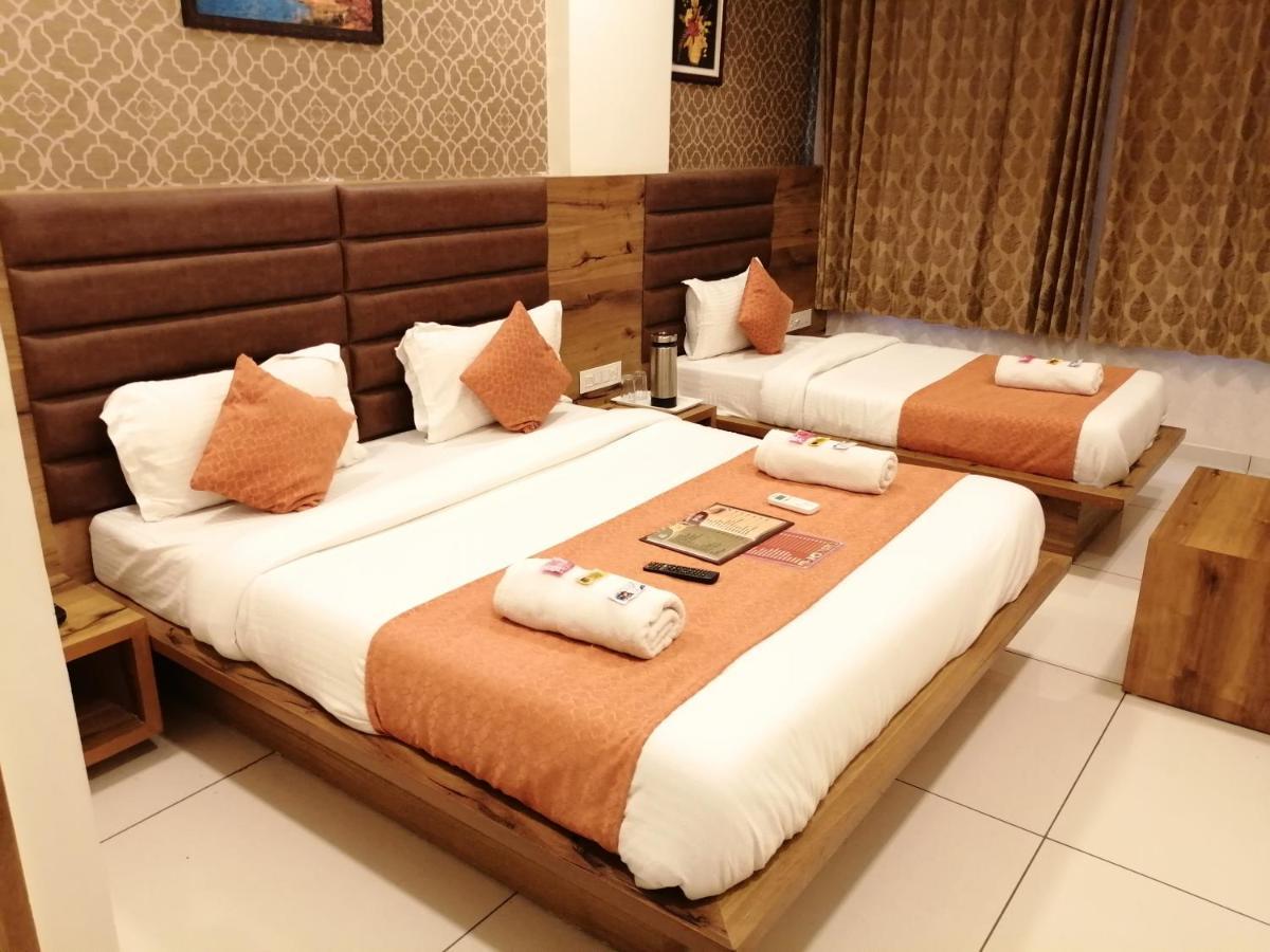 Hotel Golden City Vadodara Exterior photo