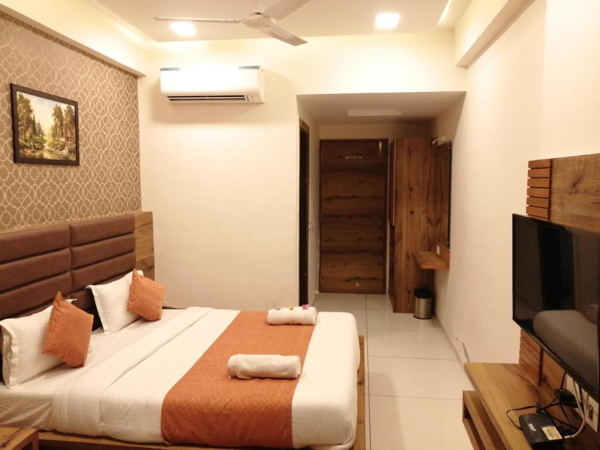 Hotel Golden City Vadodara Exterior photo